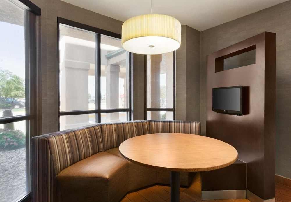 Готель Courtyard By Marriott Bloomington Normal Екстер'єр фото
