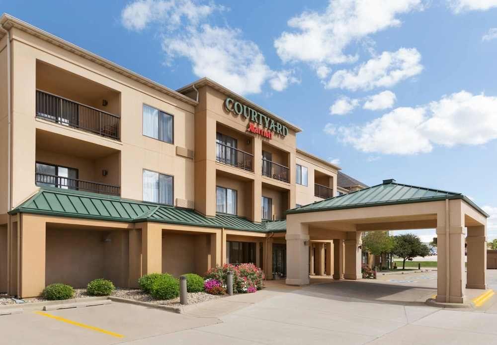 Готель Courtyard By Marriott Bloomington Normal Екстер'єр фото
