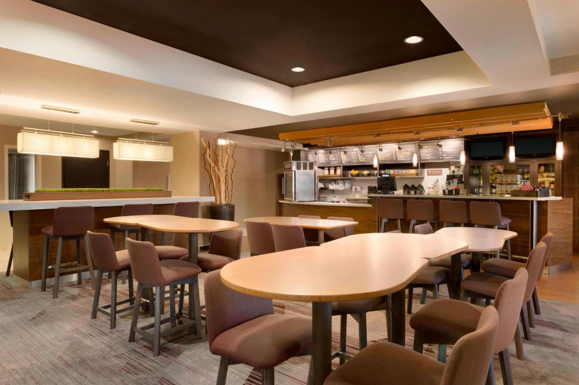 Готель Courtyard By Marriott Bloomington Normal Екстер'єр фото
