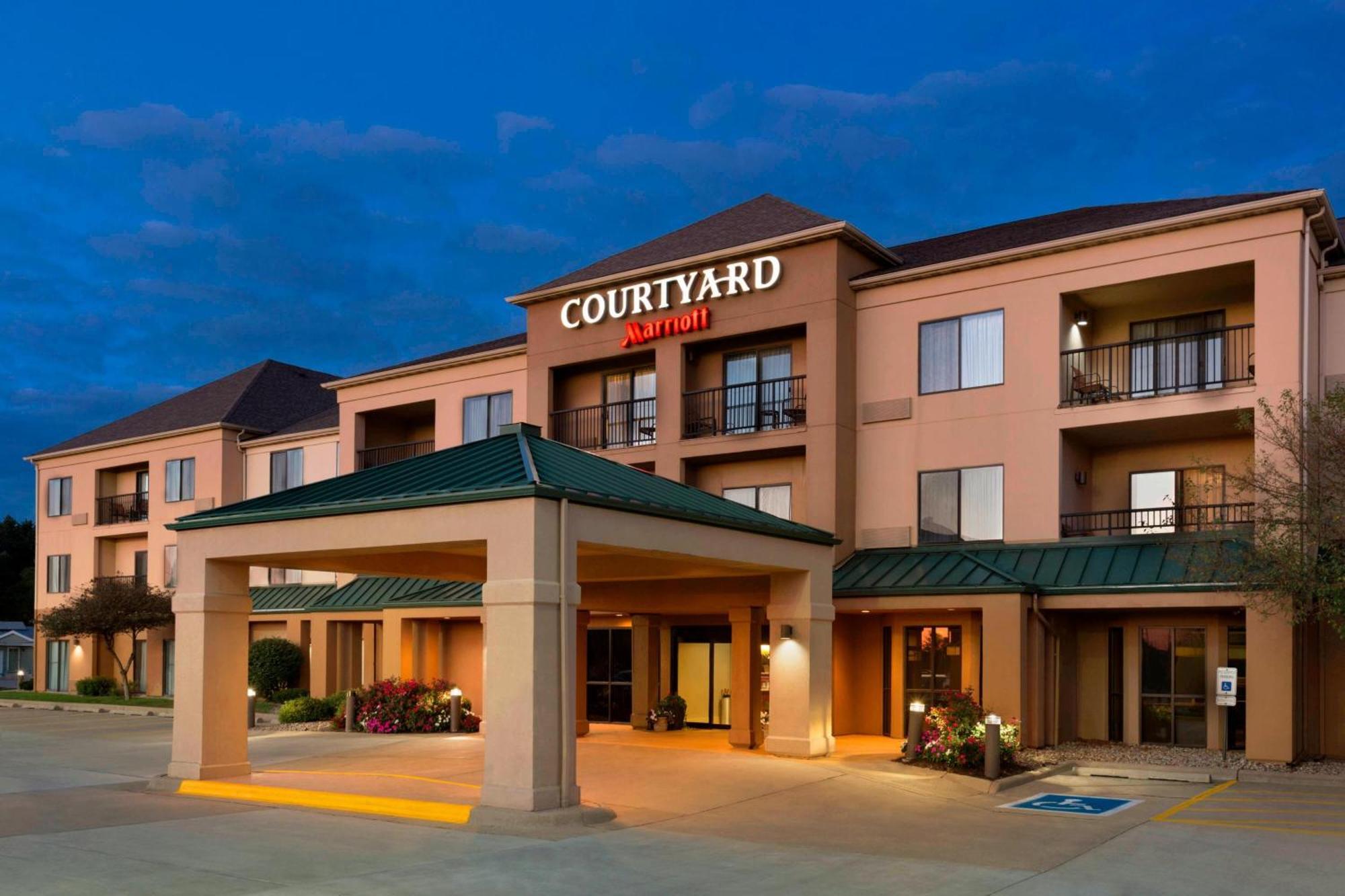 Готель Courtyard By Marriott Bloomington Normal Екстер'єр фото