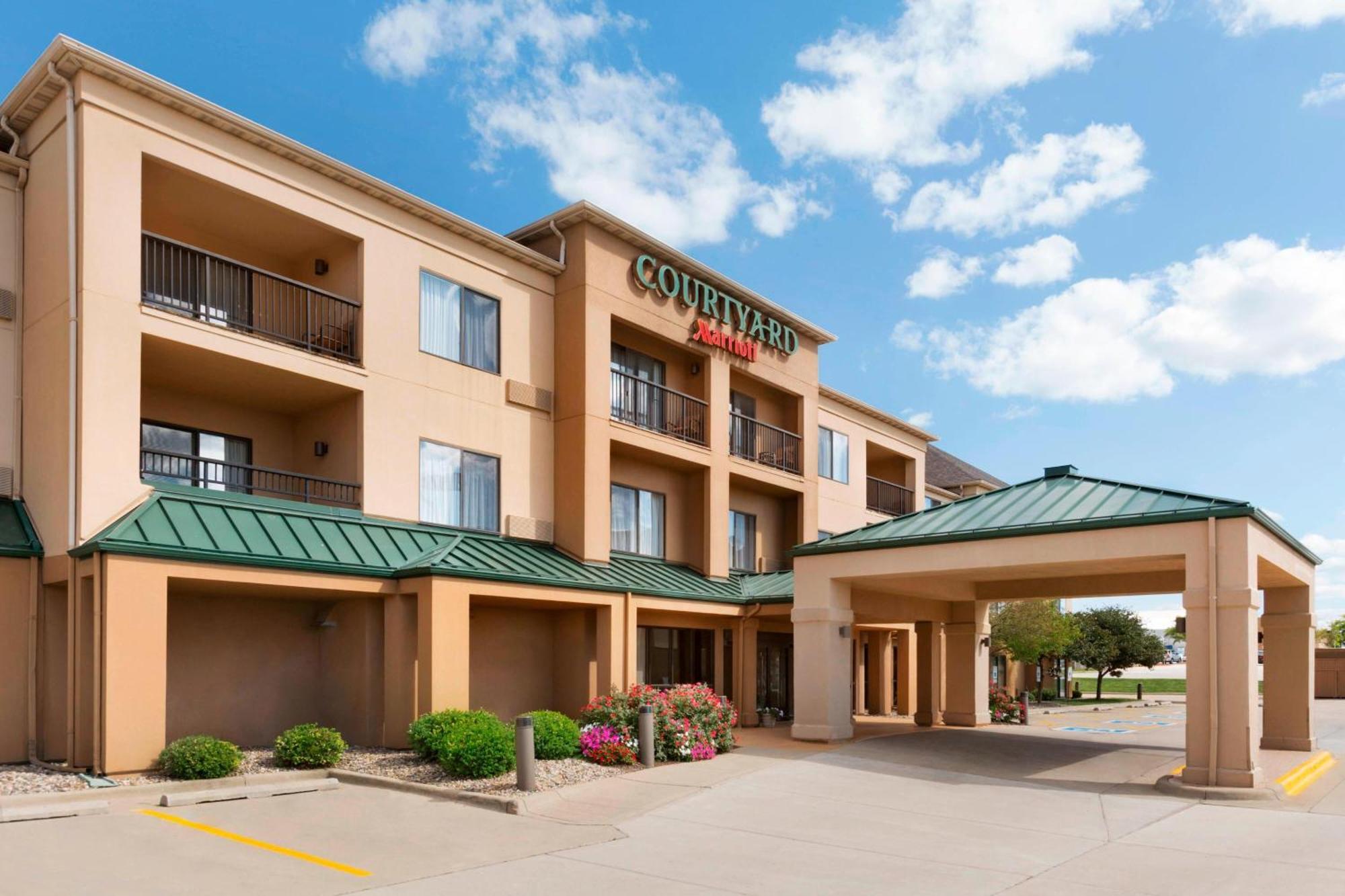 Готель Courtyard By Marriott Bloomington Normal Екстер'єр фото