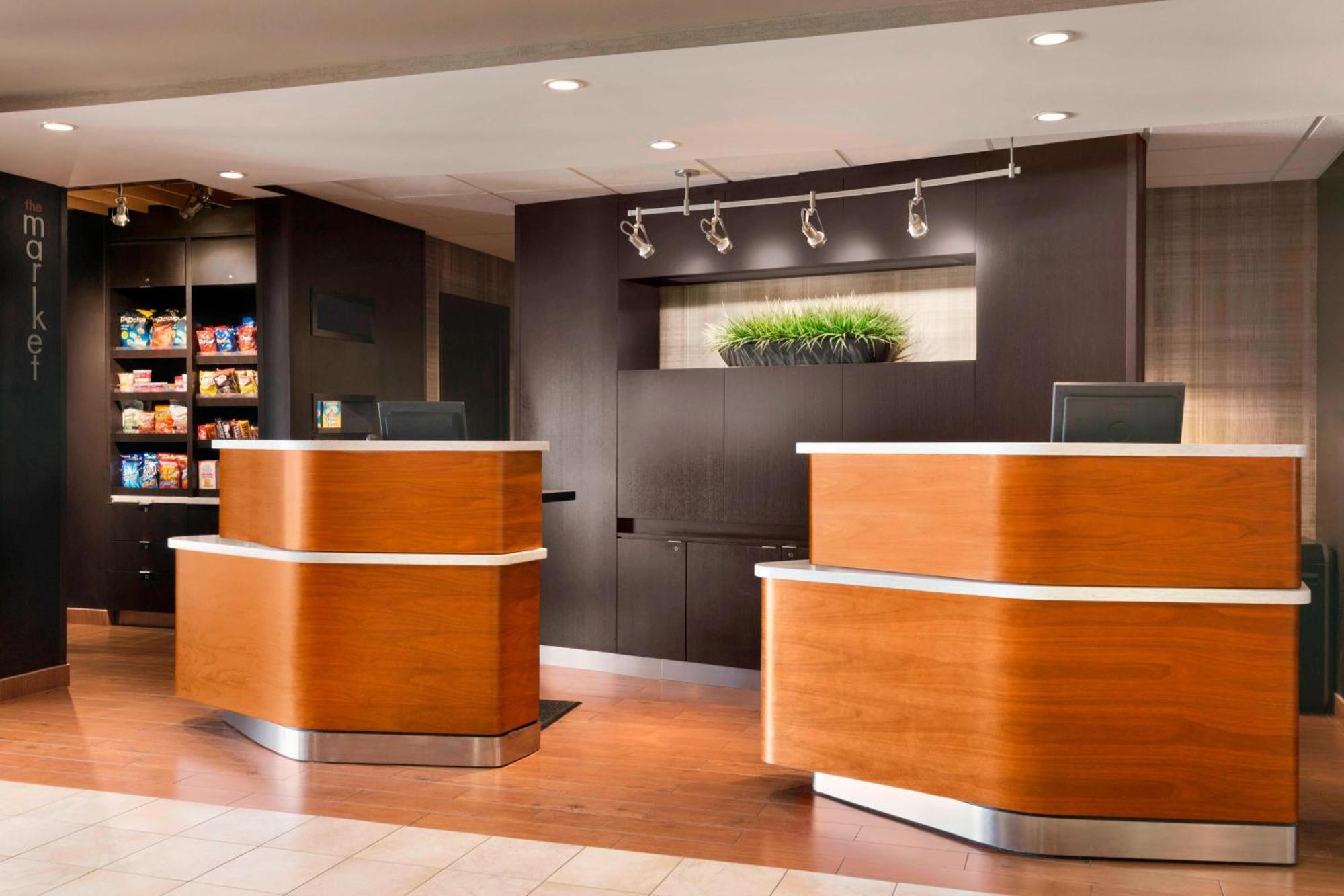 Готель Courtyard By Marriott Bloomington Normal Екстер'єр фото