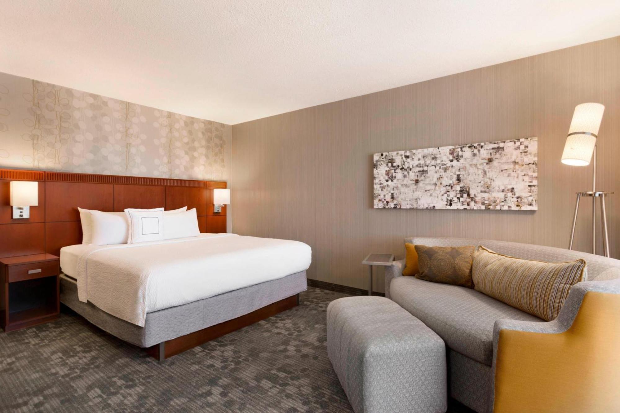 Готель Courtyard By Marriott Bloomington Normal Екстер'єр фото