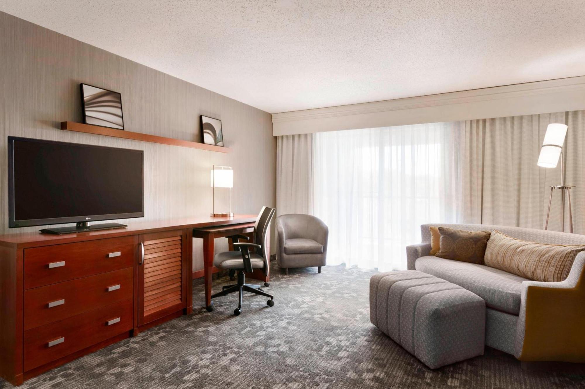Готель Courtyard By Marriott Bloomington Normal Екстер'єр фото