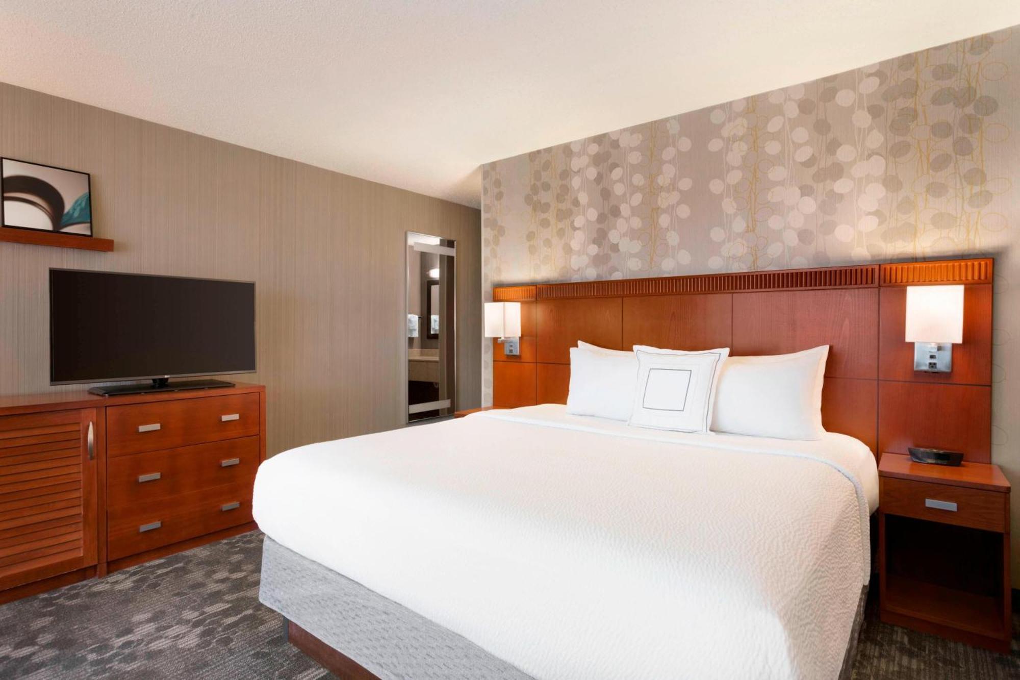 Готель Courtyard By Marriott Bloomington Normal Екстер'єр фото