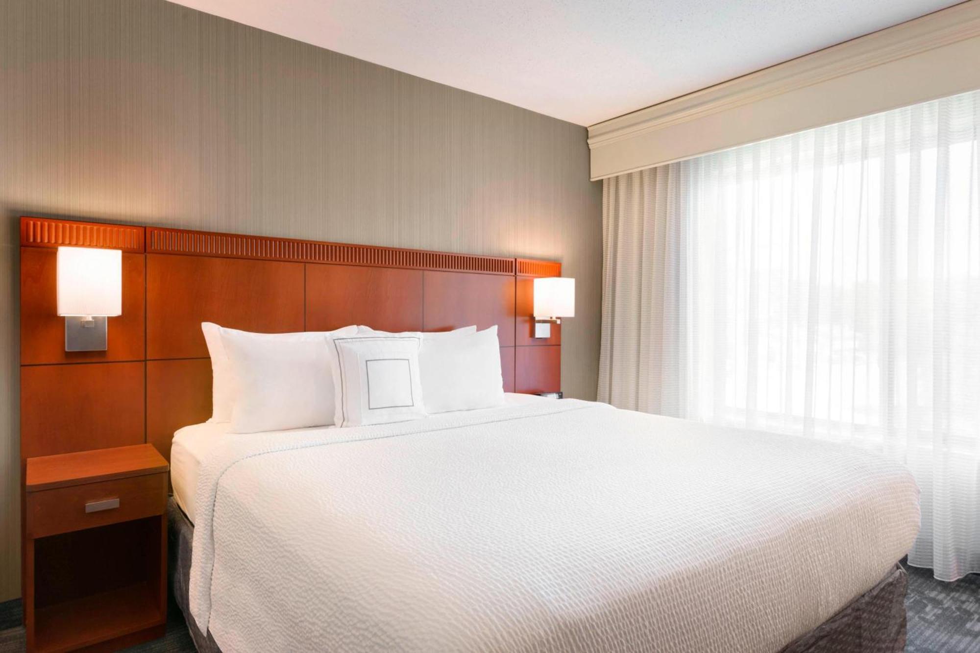 Готель Courtyard By Marriott Bloomington Normal Екстер'єр фото