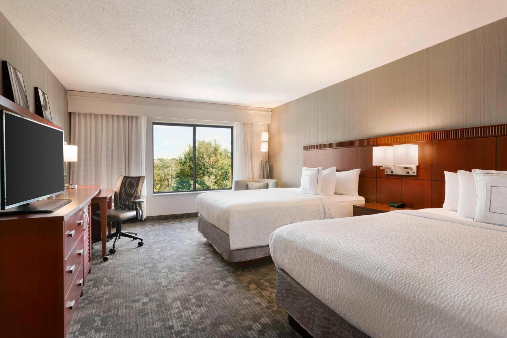 Готель Courtyard By Marriott Bloomington Normal Екстер'єр фото