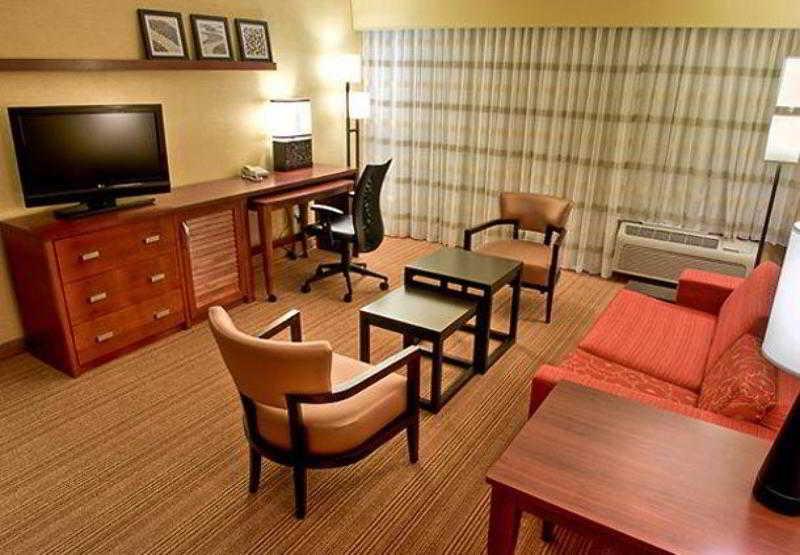 Готель Courtyard By Marriott Bloomington Normal Номер фото